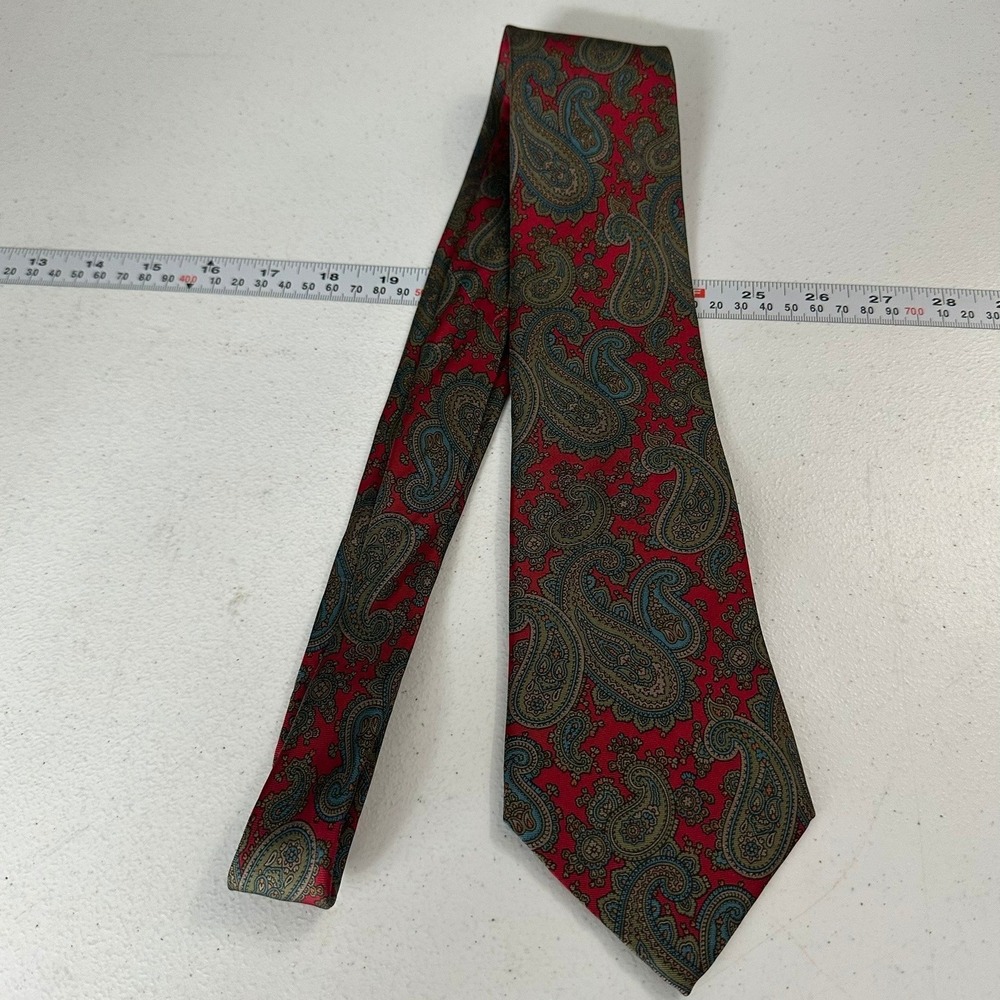 Neil Martin Mens Preppy Red Paisley Silk Blend Classic Necktie Old Money